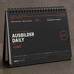 MUTE OFFICE — Detail — Ausbilder Daily Geduld · Flip-Sign Tischkalender — Vorschau 9