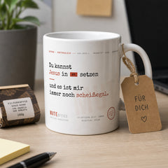 MUTE OFFICE — Geschenk-Szene — Die „Jesus-im-CC“-Tasse — Vorschau 9