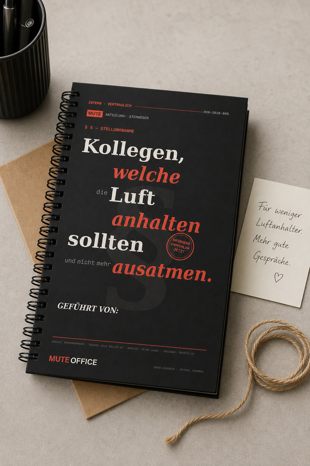 MUTE OFFICE — Geschenk-Szene — Kollegen, die die Luft anhalten sollten und nicht mehr ausatmen