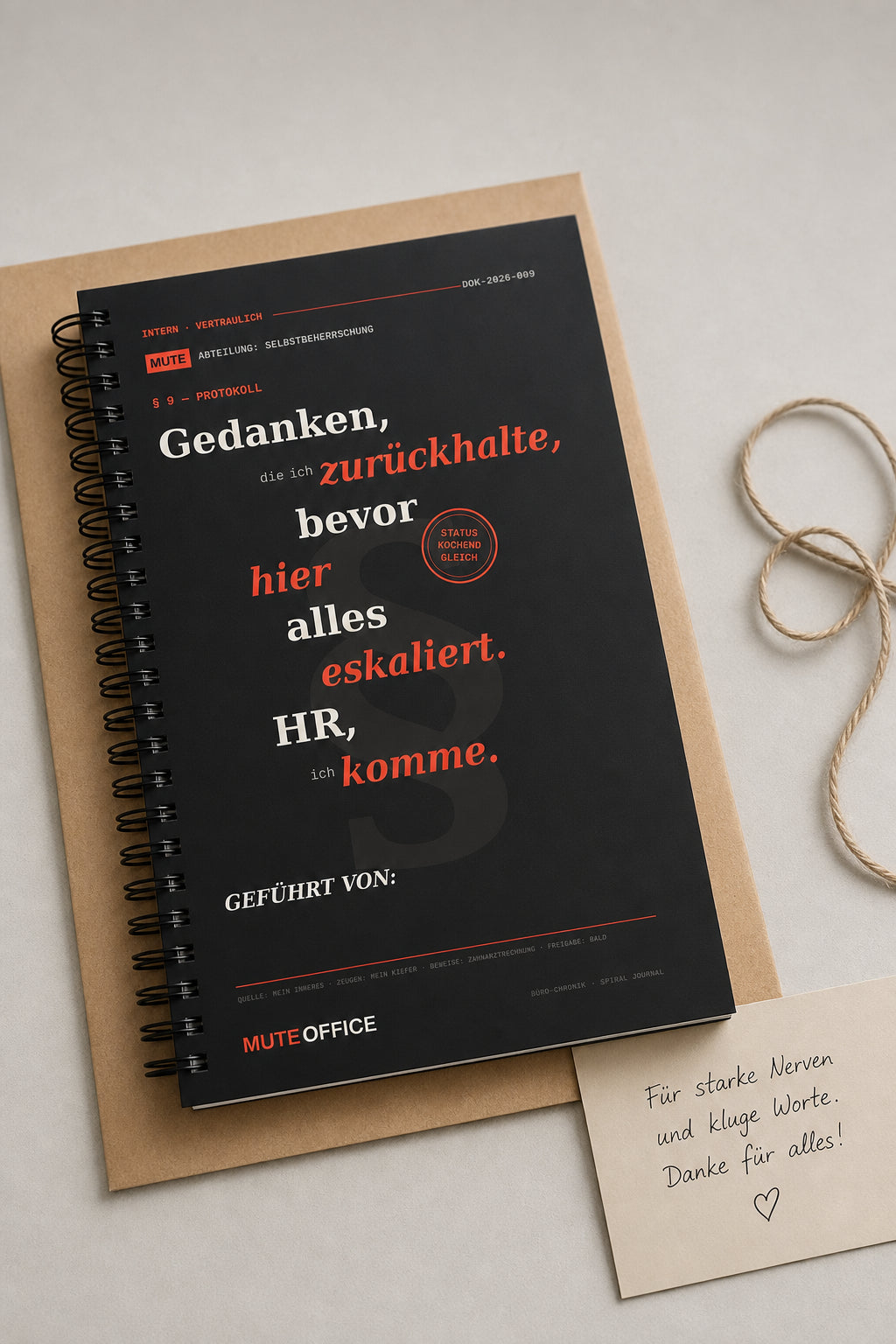 MUTE OFFICE — Geschenk-Szene — Gedanken, die ich zurückhalte, bevor hier alles eskaliert. HR, ich komme