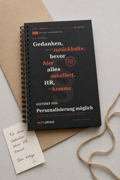 MUTE OFFICE — Geschenk-Szene — Gedanken, die ich zurückhalte, bevor hier alles eskaliert. HR, ich komme · Personalisiertes Geschenk — Vorschau 5