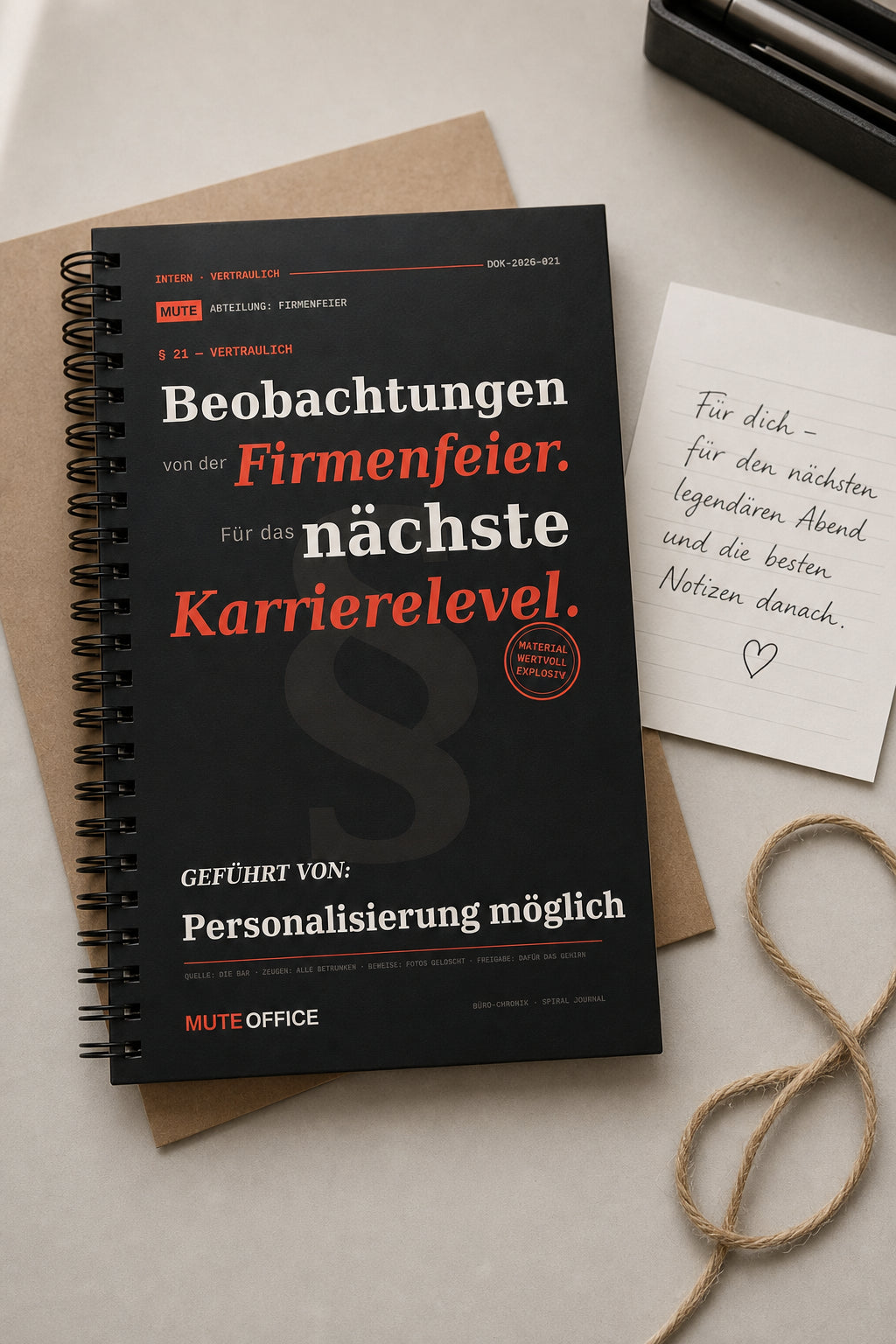 MUTE OFFICE — Geschenk-Szene — Beobachtungen von der Firmenfeier. Für das nächste Karrierelevel · Personalisiertes Geschenk