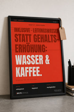 MUTE OFFICE — Geschenk-Szene — Wasser & Kaffee statt Gehaltserhöhung – Büro-Poster mit Rahmen — Vorschau 5