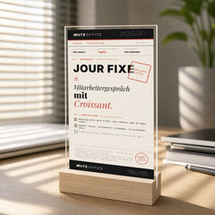 MUTE OFFICE — Hero — JOUR FIXE = MITARBEITERGESPRÄCH MIT CROISSANT — Acryl-Aufsteller — Vorschau 1