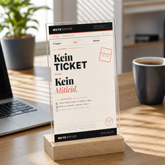MUTE OFFICE — Homeoffice-Szene — KEIN TICKET · KEIN MITLEID — Acryl-Aufsteller — Vorschau 10
