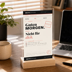 MUTE OFFICE — Homeoffice-Szene — GUTEN MORGEN · NICHT FÜR DICH — Acryl-Aufsteller — Vorschau 5