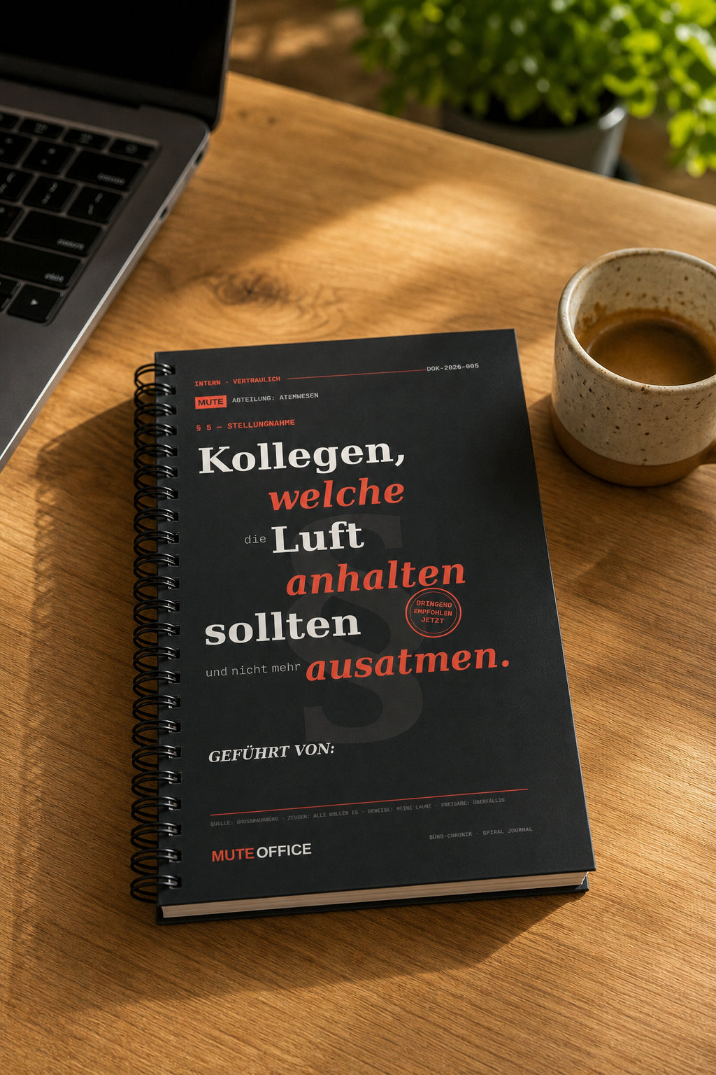 MUTE OFFICE — Homeoffice-Szene — Kollegen, die die Luft anhalten sollten und nicht mehr ausatmen