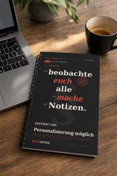 MUTE OFFICE — Homeoffice-Szene — Ich beobachte euch alle und mache mir Notizen · Personalisiertes Geschenk — Vorschau 2