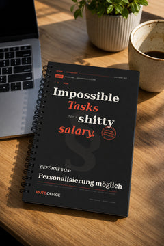 MUTE OFFICE — Homeoffice-Szene — Impossible Tasks for a shitty salary · Personalisiertes Geschenk — Vorschau 2