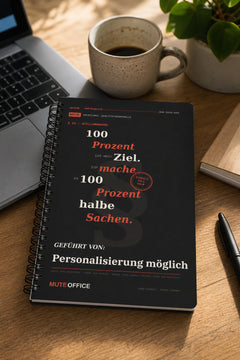 MUTE OFFICE — Homeoffice-Szene — 100 % ist mein Ziel. Ich mache zu 100 % halbe Sachen · Personalisiertes Geschenk — Vorschau 2
