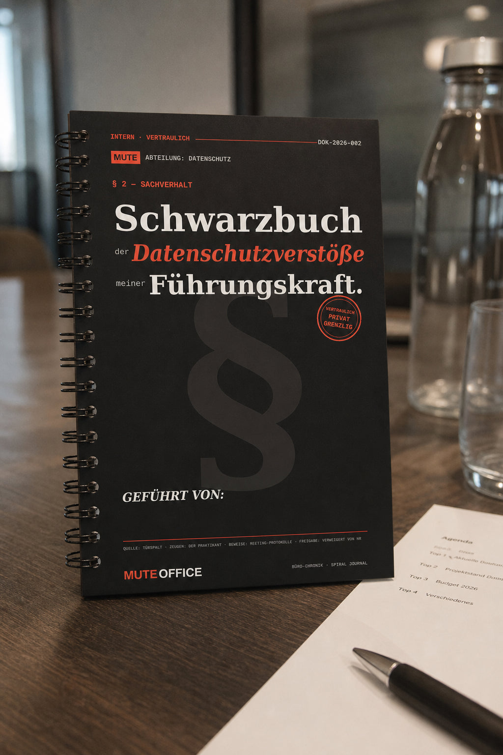 MUTE OFFICE — Meeting-Szene — Schwarzbuch der Datenschutzverstöße meiner Führungskraft