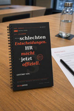 MUTE OFFICE — Meeting-Szene — Meine schlechten Entscheidungen. HR macht es jetzt offiziell — Vorschau 7