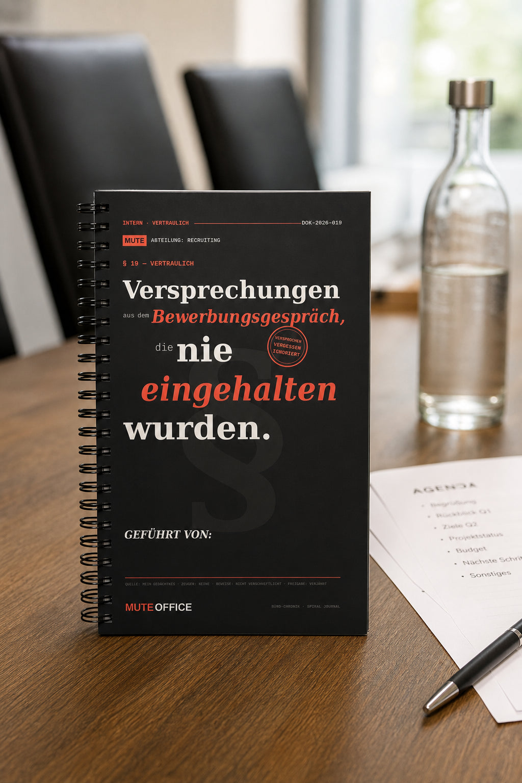 MUTE OFFICE — Meeting-Szene — Versprechungen aus dem Bewerbungsgespräch, die nie eingehalten wurden