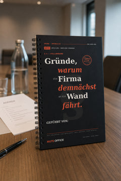 MUTE OFFICE — Meeting-Szene — Gründe, warum die Firma demnächst an die Wand fährt · Personalisiertes Geschenk — Vorschau 3