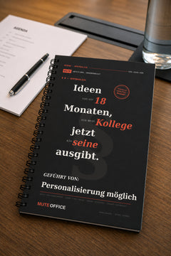 MUTE OFFICE — Meeting-Szene — Ideen von vor 18 Monaten, die mein Kollege jetzt als seine ausgibt · Personalisiertes Geschenk — Vorschau 3