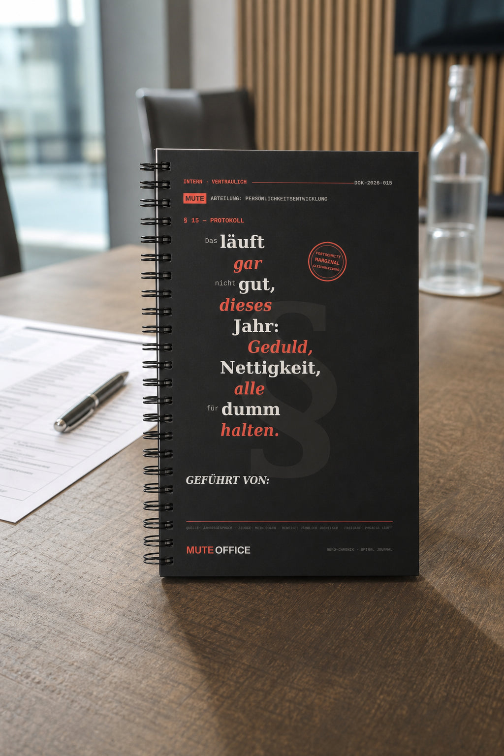 MUTE OFFICE — Meeting-Szene — Das läuft gar nicht gut, dieses Jahr · Personalisiertes Geschenk