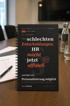 MUTE OFFICE — Meeting-Szene — Meine schlechten Entscheidungen. HR macht es jetzt offiziell · Personalisiertes Geschenk — Vorschau 3