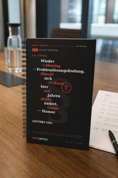 MUTE OFFICE — Meeting-Szene — Wieder ein Meeting zur Problemlösungsfindung · Personalisiertes Geschenk — Vorschau 3