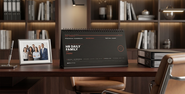 HR Daily Family Drama · Flip-Sign Tischkalender